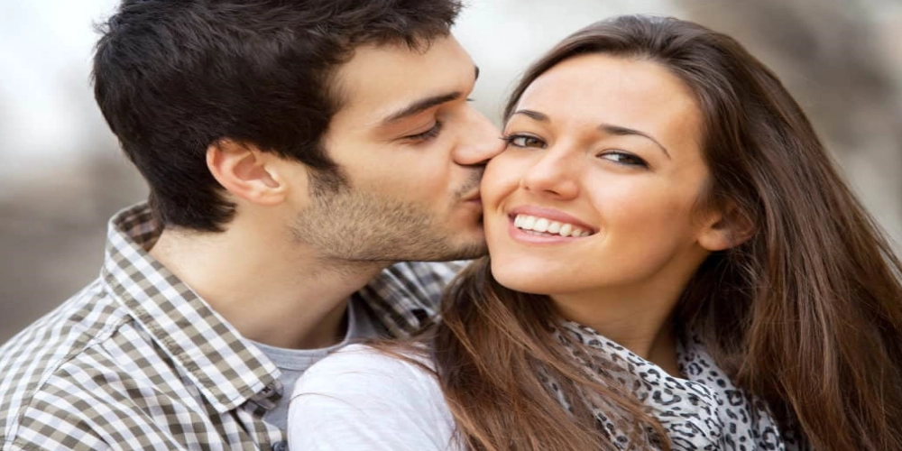 فواید بوسیدن؛ 20 مزیت شگفت انگیز بوسیدن در روابط عاطفی